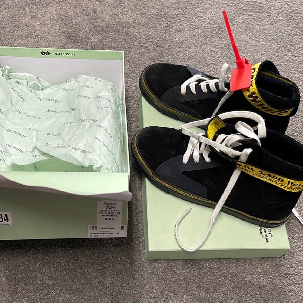 OFf-WHITE c/o Virgil Abloh